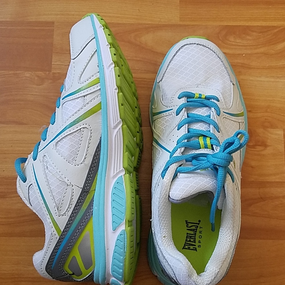 Sneakers. Women's . Wide